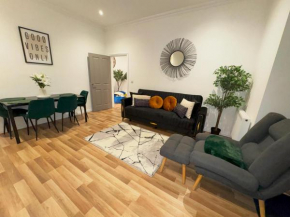 Manchester - 4 Beds - Sleeps 7 - Street Parking